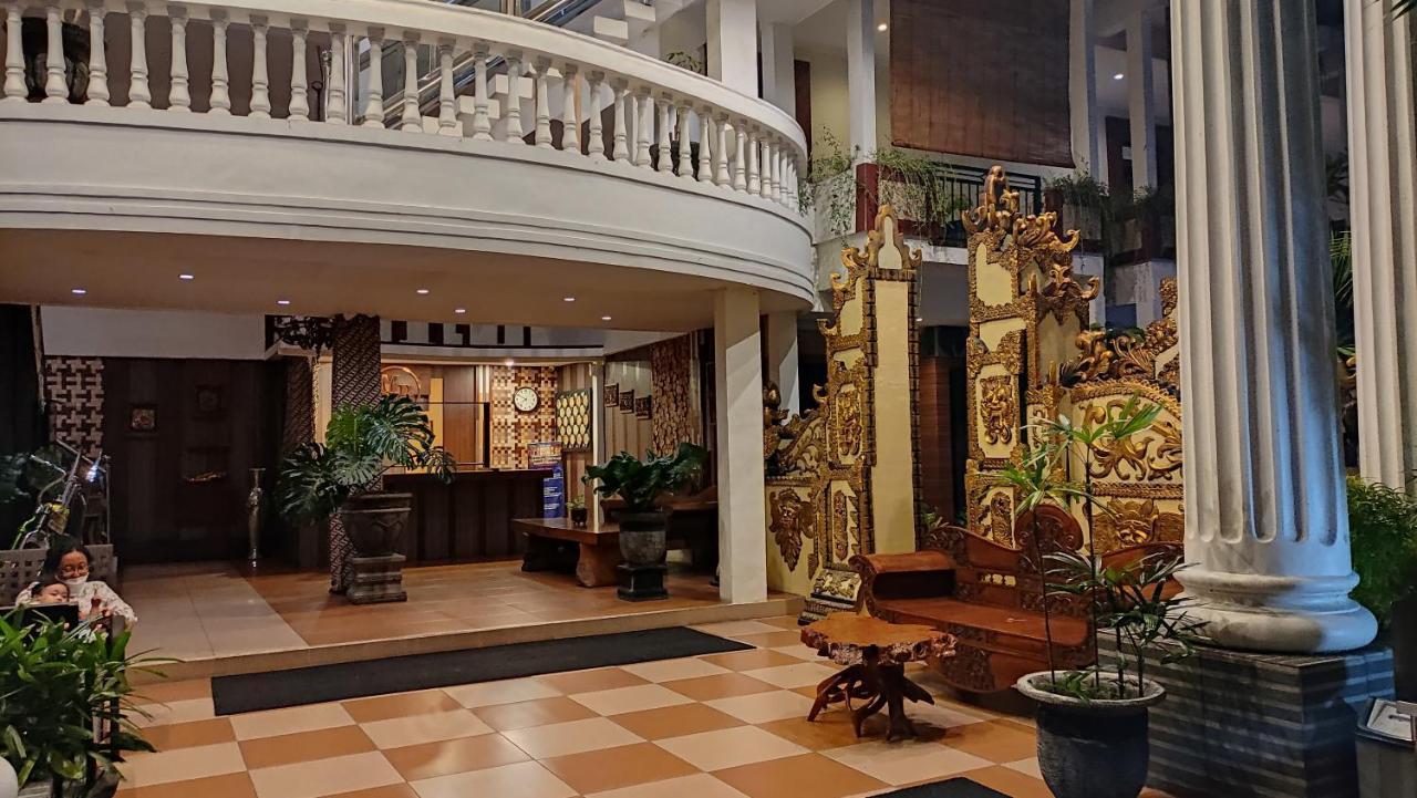 Mirabell Hotel & Convention Hall Malang Exterior foto